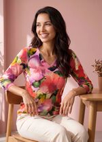 Pullover in floralem Feinstrick 